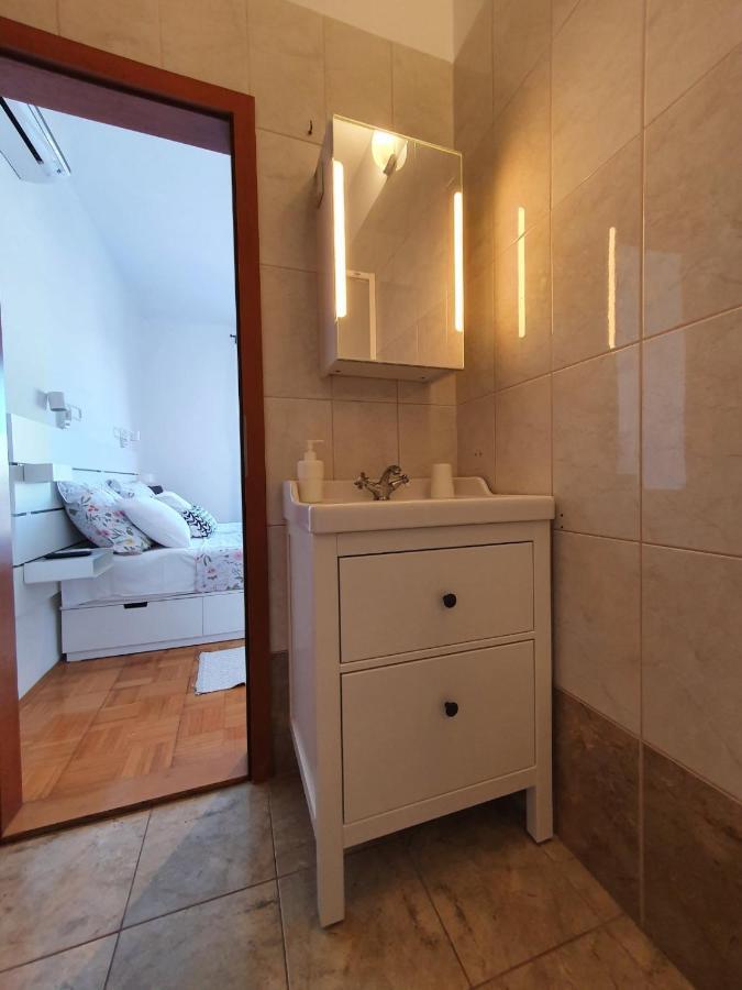 Room Novakovic Biograd Na Moru Esterno foto